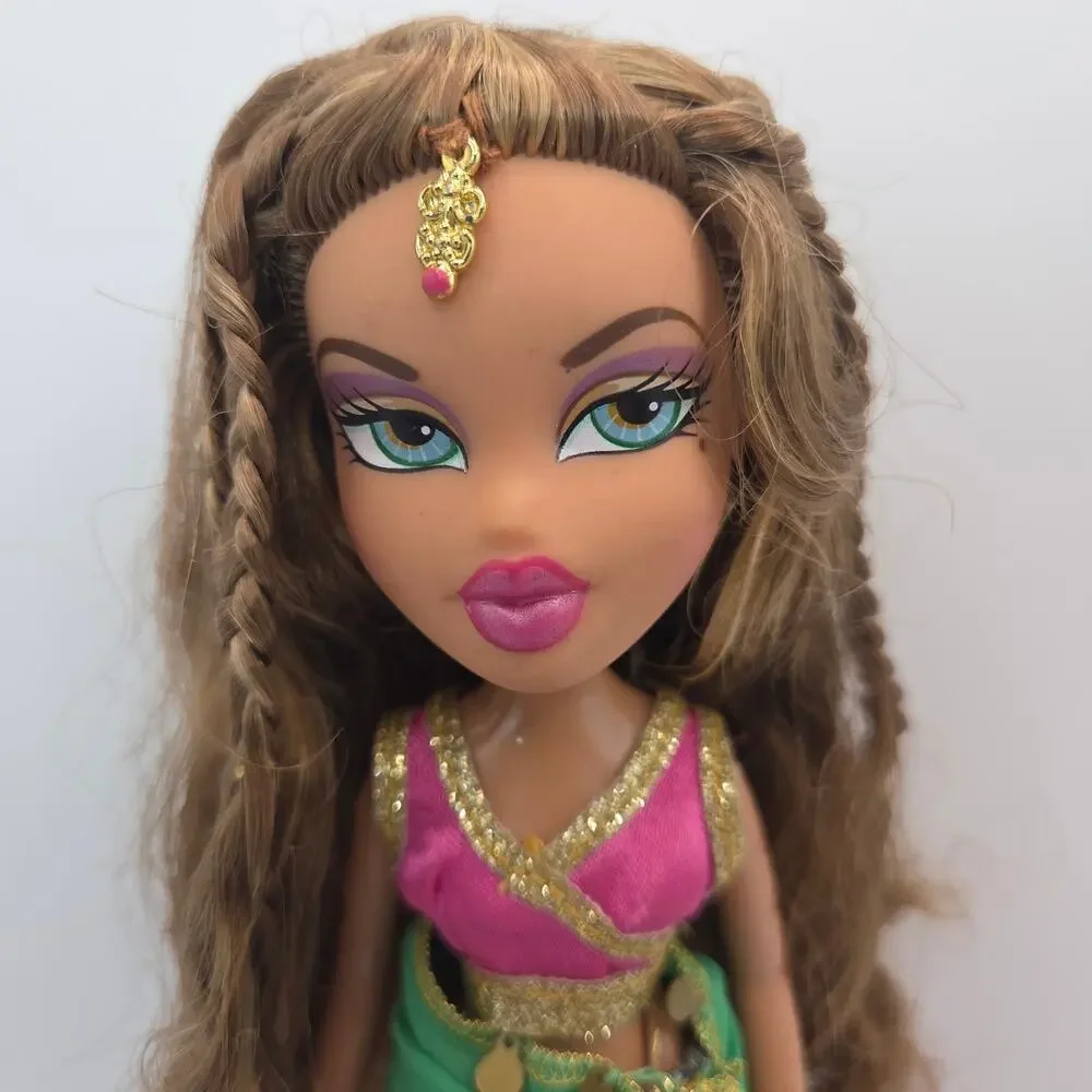 Vintage 2006 Bratz Genie Magic Yasmin Doll with Both Outfits + Shoes